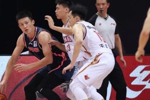 篮球防守反击的技术（攻守兼备，打破僵局）