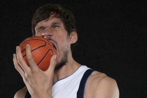 NBA现役得分后卫臂展排行榜（探索NBA现役得分后卫中的臂展巨兽，挑战极限高度！）