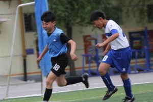 小学生足球技巧大揭秘（提高足球技术的关键要素与训练方法）
