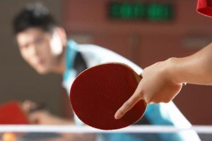 乒乓球技巧与理论详解（深入了解乒乓球技巧的关键要素及训练方法）