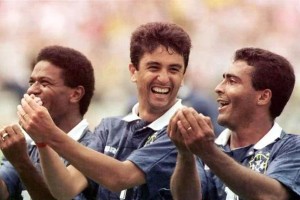 世界杯历史上最难忘的一次——马拉多纳的手球之争（1986年世界杯季军争夺战中的争议判罚引发全球热议）