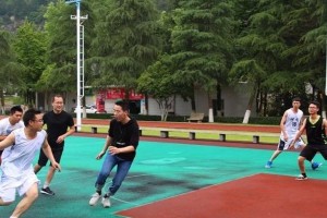 小学生3人篮球赛的防守战术（如何利用团队合作提高防守效果）