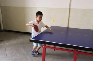 乒乓球右肩往后顶的技巧与训练方法（提高乒乓球技术水平，掌握正确的右肩往后顶技巧）
