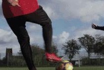 女生足球训练教学（提升足球技巧，女生也可以成为球场上的明星）