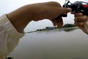 以路亚竿在小桥钓鱼，你需要了解的秘密（探索小桥钓鱼的最佳利器与技巧）