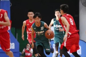攻守兼备，以篮球全场领防守球的技巧与策略（全方位控制，实现卓越领防守能力）