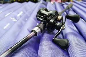 掌握以路亚竿带漂钓鱼的安装技巧（以路亚竿为工具，轻松掌握带漂钓鱼技巧）