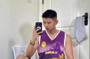 足球小能手自拍大揭秘（掌握精彩技巧，男生自拍风格独特）