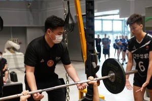 掌握排球深蹲姿势的关键要领（一起来学习如何正确进行排球深蹲，提高技术水平吧！）