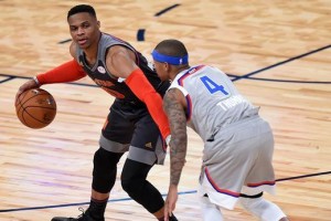 提升篮球防守技巧的NBA滑步秘籍（学习滑步，让你成为篮球防守之王）