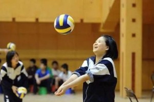 初中生排球垫球动作要领（提高技术水平，掌握正确垫球动作）