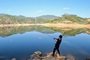 女生钓鱼心得——掌握几点技巧让路亚大放异彩（挑战男性专属运动，让钓鱼成为女生的爱好）