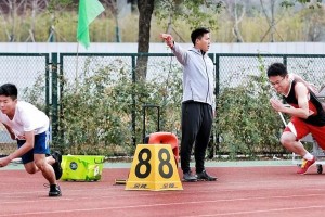 篮球防守能不能跳远一米？（探讨篮球防守中跳跃能力的重要性及影响因素）