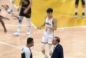 打篮球防守中的手球犯规分析（探究以正面伸手掏球是否属于犯规行为）