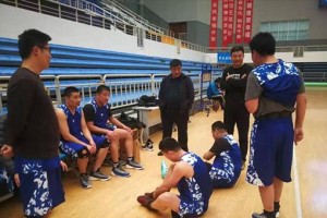 少儿篮球卡位防守训练的重要性（培养篮球技术和团队合作的关键，挑战自我极限）