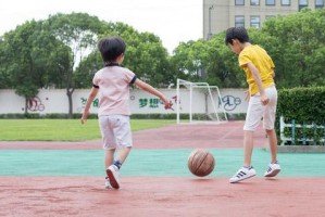 如何以打篮球防守方手碰球球没掉（提高篮球防守能力的关键技巧与训练方法）