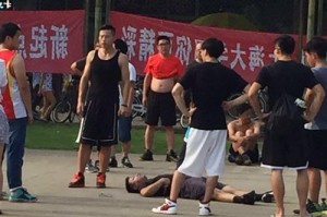 高中生如何防守篮球场（提高防守技巧和意识，成为篮球场的守护者）