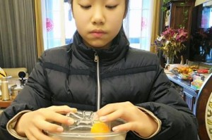 用水抓乒乓球教学（提升技巧和反应速度，让你成为乒乓球高手）