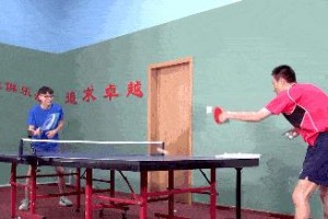 掌握反手技巧，以乒乓球直拍练习反手（提升反手能力，成为乒乓球高手）