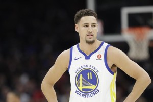NBA现役球员工资排行榜（揭秘NBA现役球员工资前十名，探索他们的底薪和巨额合同）