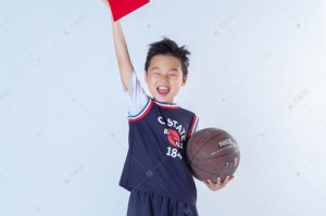 如何有效防守大人——小朋友打篮球的必备技巧（小朋友、防守技巧、篮球、大人）
