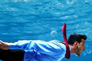 水下隧道游泳技巧全解析（如何安全游过水下隧道，提高游泳能力与技巧）