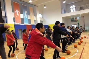 少儿排球垫球动作要领——培养孩子运动能力的关键（以垫球为基础，全面提升少儿排球技能）
