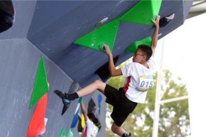 极限运动技巧大全（滑板、游泳、攀岩三大领域的精彩综合）