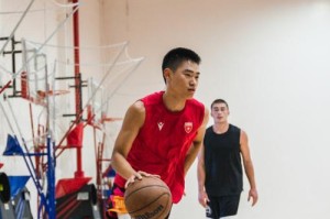 日本学生个人防守的重要性（提高篮球技术水平的关键）