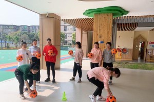 足球滚球经验技巧大全（掌握滚球经验，赢得胜利轻松有序）