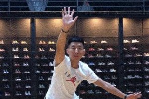 篮球防守的全程贴身策略（揭秘全程贴身防守的技巧与要点）