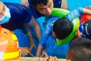 游泳池救援技巧大全（掌握关键技能，保护生命安全）