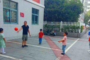 幼儿排球抛接球动作要领（培养幼儿协调能力，掌握排球基本技巧）