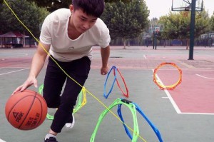 打造出色篮球防守能力的身体训练方法（全面锻炼身体，提升篮球防守技巧）