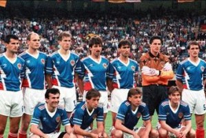 世界杯80年（回顾历史、展望未来——探索世界杯的辉煌历程和未知之旅）