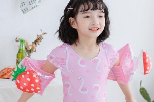 如何选择适合儿童的游泳衣？（游泳衣的材质、尺寸与款式）