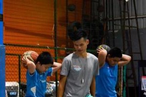 青训篮球防守训练计划（青少年篮球防守训练计划方案，提升团队配合和个人技巧）