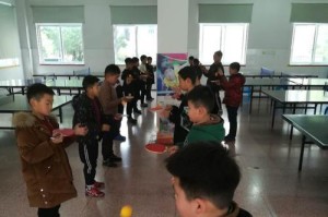 乒乓球颠球技巧大全（掌握颠球的诀窍，让你成为乒乓球高手）