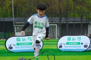 幼儿足球接传球的技巧（提升幼儿足球接传球的能力，让他们成为优秀的球员）