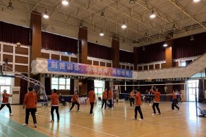 气排球传球的技巧与要领（掌握气排球传球动作增强团队配合）