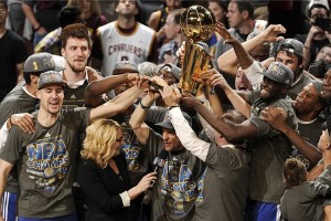 NBA历史上拿最多总冠军的球队排行榜（揭秘拥有众多总冠军的传奇球队，争夺王座的背后故事）