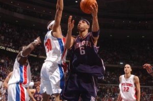 NBA单打防守技巧解析（如何成为优秀的防守者，提升个人篮球实力？）