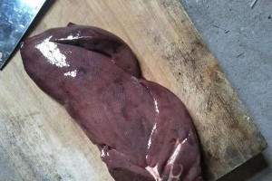 用猪肝钓鱼的技巧与心得（探索路亚钓鱼的好处和注意事项）